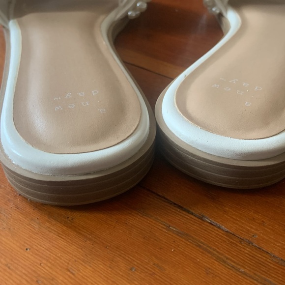 Pearly Whites Sandals - Picture 4 of 4